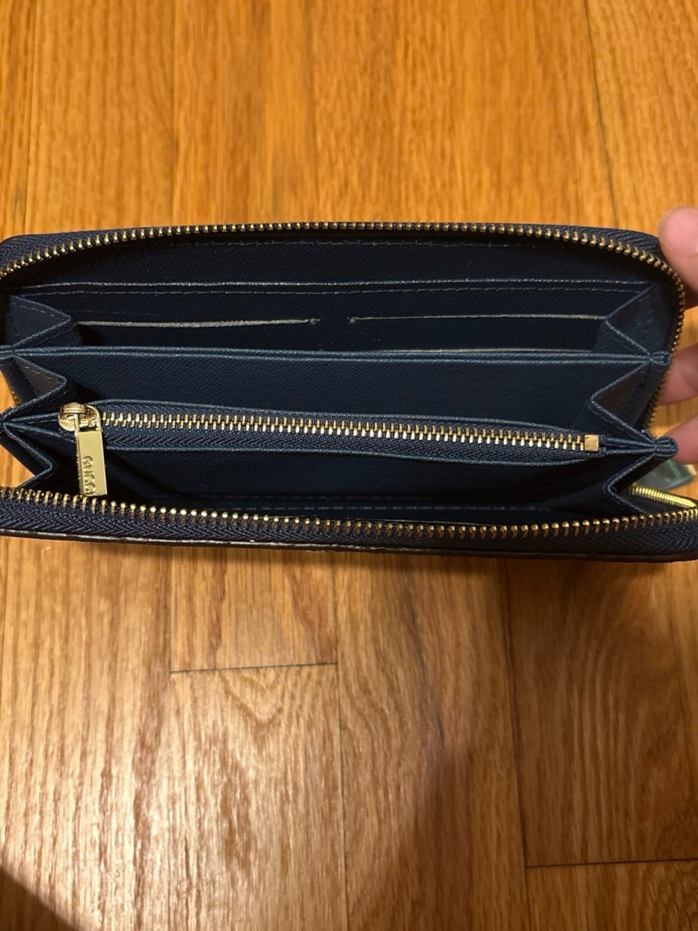 Zip around wallet - Picture 2 of 3